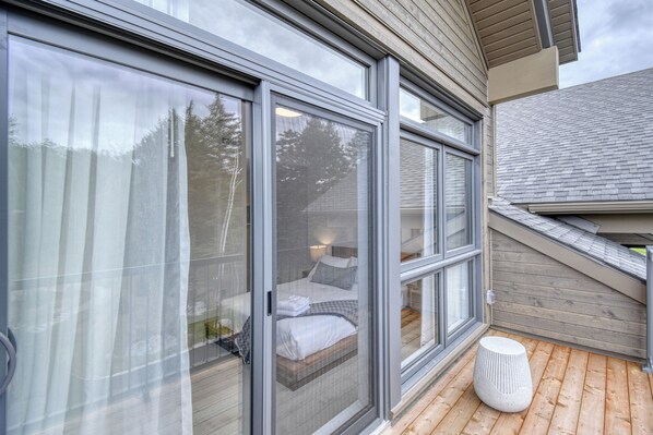 Design Condo, 3 Bedrooms, Mountain View | Terrace/patio