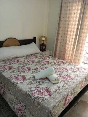 1 bedroom, bed sheets
