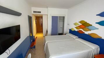 Classic Quadruple Room, City View | Free WiFi