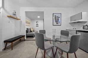 Deluxe Apartment (MM6) | Ruang tamu | TV Pintar 