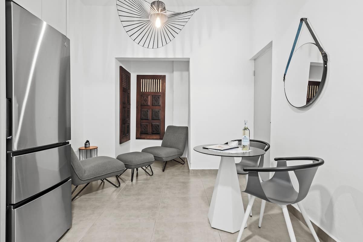 Exclusive Studio, Patio (MM9) | Dining room