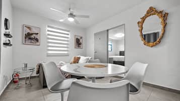 Business Apartment, City View (MM7) | Living area | Smart TV