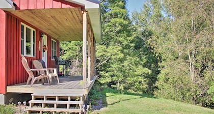Picturesque Cabin set on 150-acre farm, 5-minute drive to Chautauqua Institute