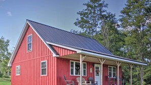 A red wooden house with a porch, two windows, and a metal roof. - Picturesque Cabin set on 150-acre farm, 5-minute drive to Chautauqua Institute (Mayville)