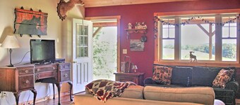 Picturesque Cabin set on 150-acre farm, 5-minute drive to Chautauqua Institute