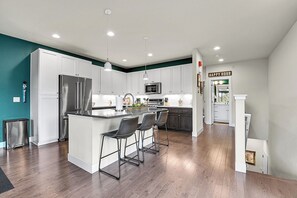 Fridge, microwave, oven, stovetop - Luxury Ski and Bike Townhome with Hot Tub (Fraser)