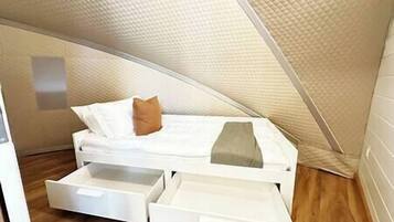 2 bedrooms, WiFi, bed sheets