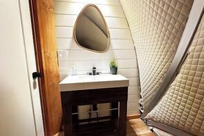 Hair dryer, towels - Sunken Escapes Kenny's (Unit 5) (Sunken Lake)