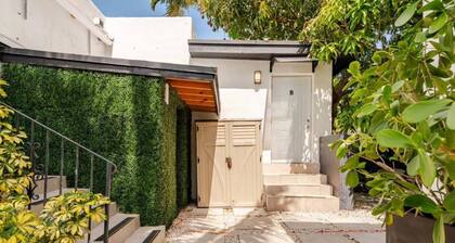 Spacious 2BR/1BA House in Sunny Miami: Close to All Miami Attractions!