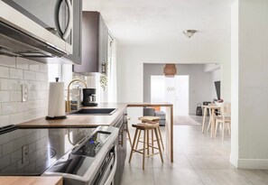 電子レンジ、オーブン、コンロ