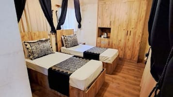 Klassieke Twin kamer, uitzicht op stad | Lakens van Egyptisch katoen, luxe beddengoed, een minibar