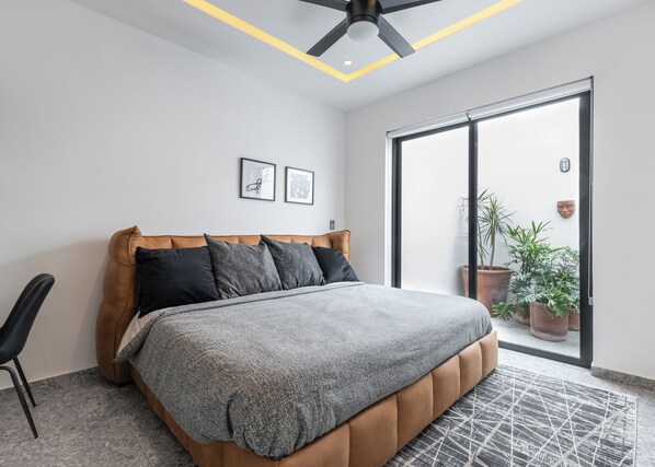 1 habitación, escritorio, tabla de planchar con plancha y wifi 