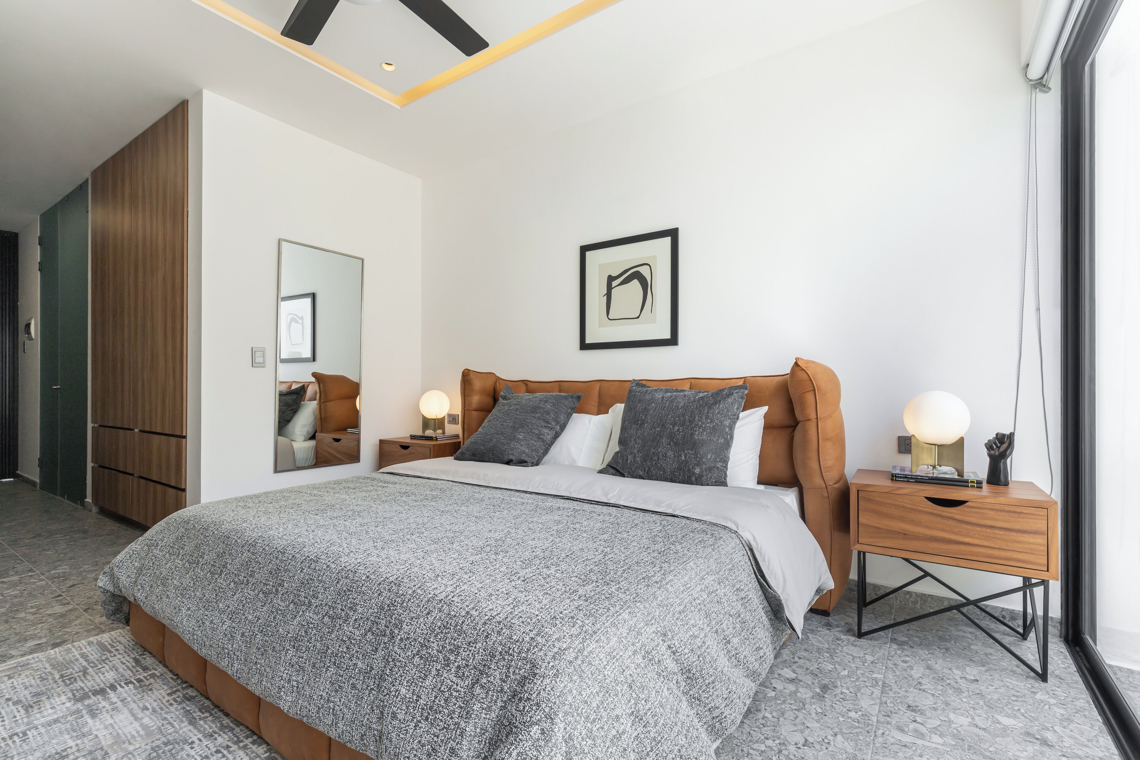 1 slaapkamer, een bureau, een strijkplank/strijkijzer, wifi