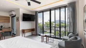 Desk, iron/ironing board, WiFi, bed sheets