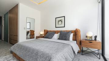 1 slaapkamer, een bureau, een strijkplank/strijkijzer, wifi