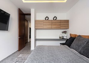 1 soverom, skrivebord, strykejern/-brett og wi-fi