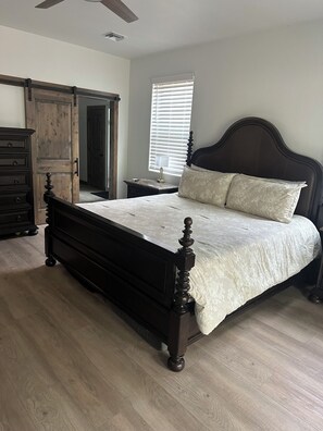 Room - Spacious 4-bedroom house in awesome Show Low with AC and 2 fireplaces (Show Low)