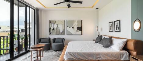 Työpöytä, silitysrauta/-lauta, Wi-Fi, vuodevaatteet