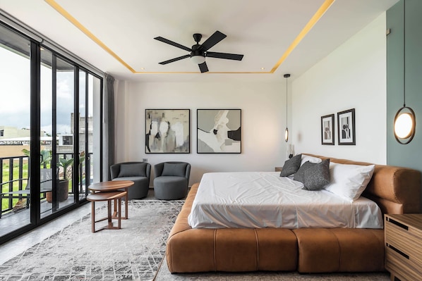 Skrivebord, strykejern/-brett, wi-fi og sengetøy