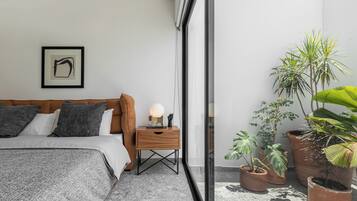 1 bedroom, desk, iron/ironing board, WiFi