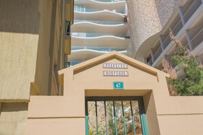A building entrance with a sign reading 'EDIFICIO MONTISOL 67'. - Lovely apartment 50m from the beach! (Fuengirola)