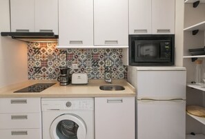Fridge, microwave, toaster, cookware/dishes/utensils