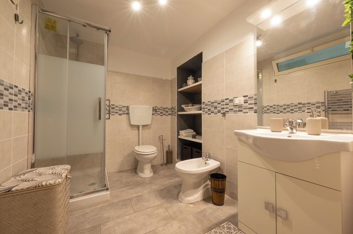 Doccia, asciugacapelli, bidet, asciugamani