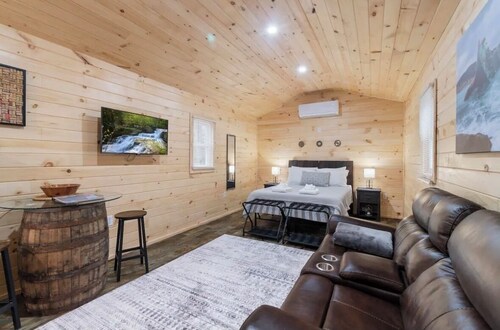 Seneca Hideaway/Sunken Vessel/Hot Tub