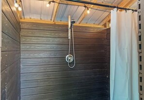 Shower, towels, toilet paper - Seneca Hideaway/Romantic Getaway Cabin/Hot Tub (Geneva)