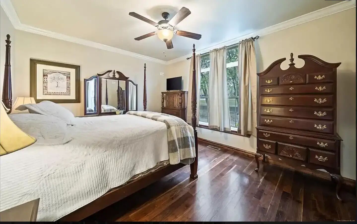 9 bedrooms, WiFi, bed sheets