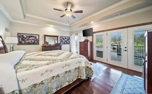 9 bedrooms, WiFi, bed sheets