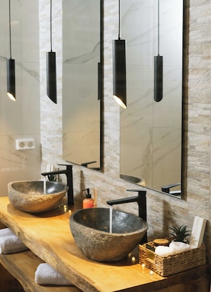 Hårtørrer, håndklæder, Sæbe, Shampoo