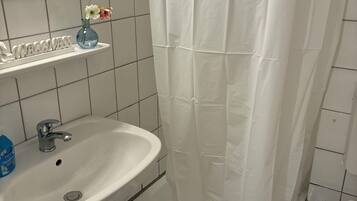 Toallas, jabón, papel de baño