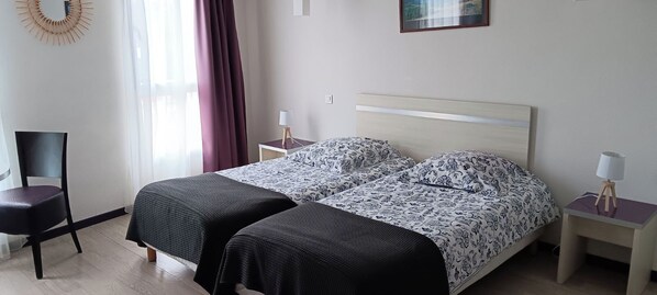 1 slaapkamer, een strijkplank/strijkijzer, wifi, beddengoed