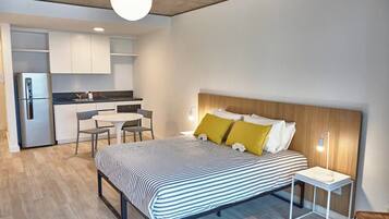 1 habitación, tabla de planchar con plancha, wifi y ropa de cama