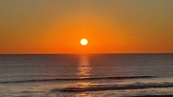 Beach nearby, sun loungers, beach towels