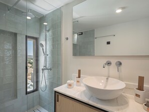 Hair dryer, towels, soap, shampoo - Agrimi Luxury Suite with Private Pool  (Sfakia)