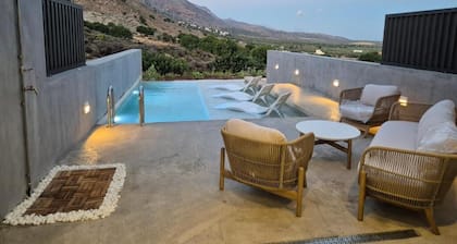 Elia Luxury Suite with Private Pool