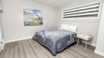 5 bedrooms, iron/ironing board, free WiFi, bed sheets