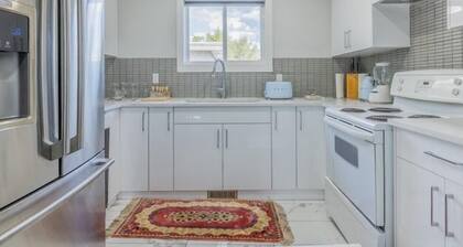 5 Bedroom newly renovated townhouse 2 min from hwy1 and 2 and 10 min from dt.