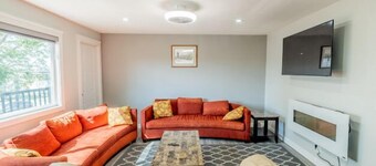 5 Bedroom newly renovated townhouse 2 min from hwy1 and 2 and 10 min from dt.