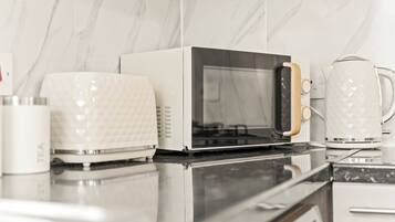 Microondas, horno y parrilla de estufa