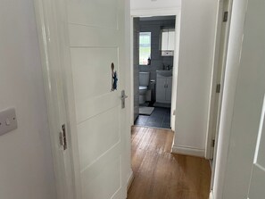 Apartamento | Banheiro | Banheira e chuveiro separados, banheira de imersão, secador de cabelo
