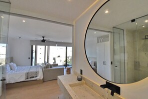 Comfort Studio, 1 King Bed with Sofa bed, Balcony, City View | Bathroom - Kumaru Suites by The Spot Rentals (Playa del Carmen)