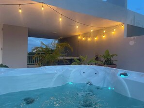 Outdoor spa tub - 3BR Penthouse w/ Rooftop Hot Tub + El Yunque Views (Río Grande)