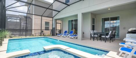 Et oppvarmet basseng