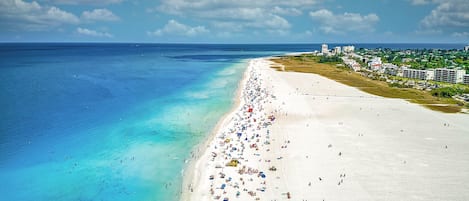 Beach nearby, sun-loungers, beach towels