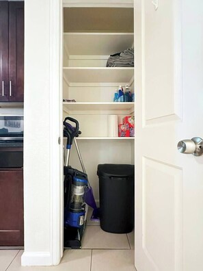 Interior - Cozy Corner | 10mins to Downtown (Lakewood)