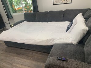 3 bedrooms, desk, iron/ironing board, WiFi