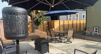 Broadway Charmer, 3 minutes from Downtown and just 13 minutes from the Airport.